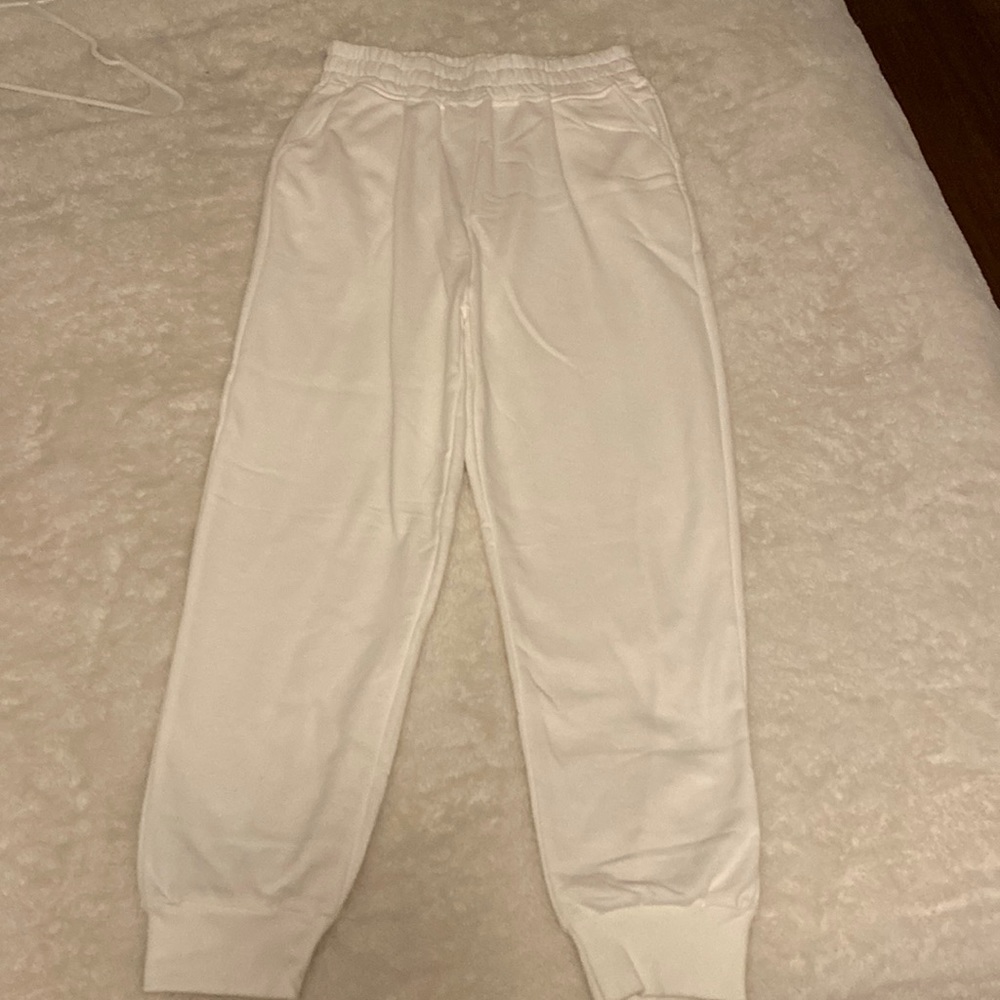 White sweat pants from Amazon